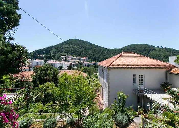 Elelu - One-bedroom With Terrace *