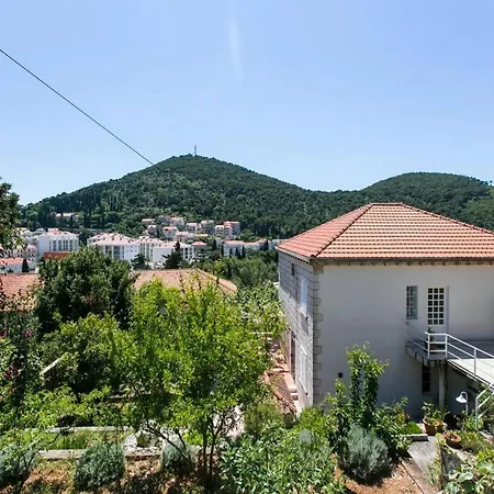 Elelu - One-bedroom With Terrace *