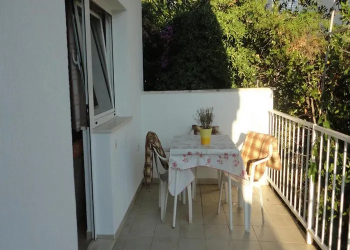 Elelu - One-bedroom With Terrace 아파트